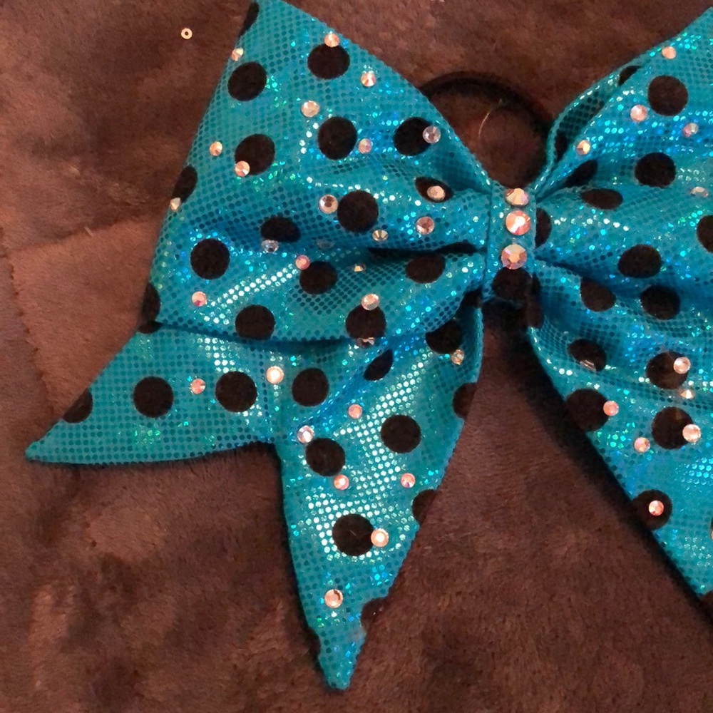 Cheer bow - Picture 2 of 3